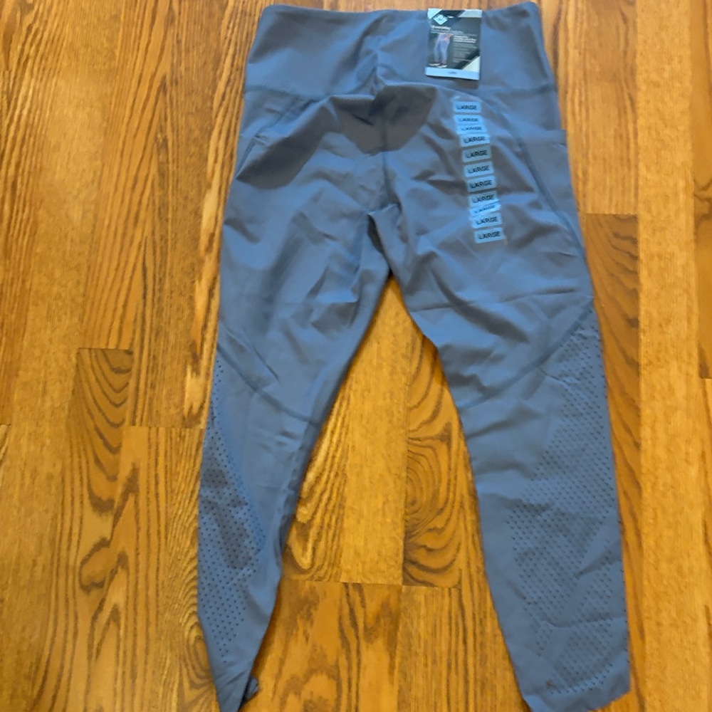 New perforated leggings new with tags - Picture 5 of 5
